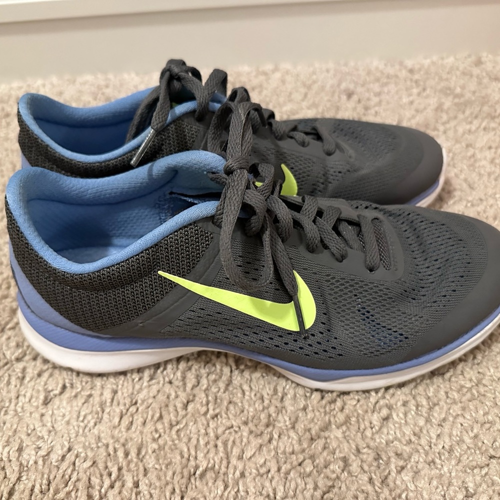 Nike Size 8 Grey and Blue Tennis shoe